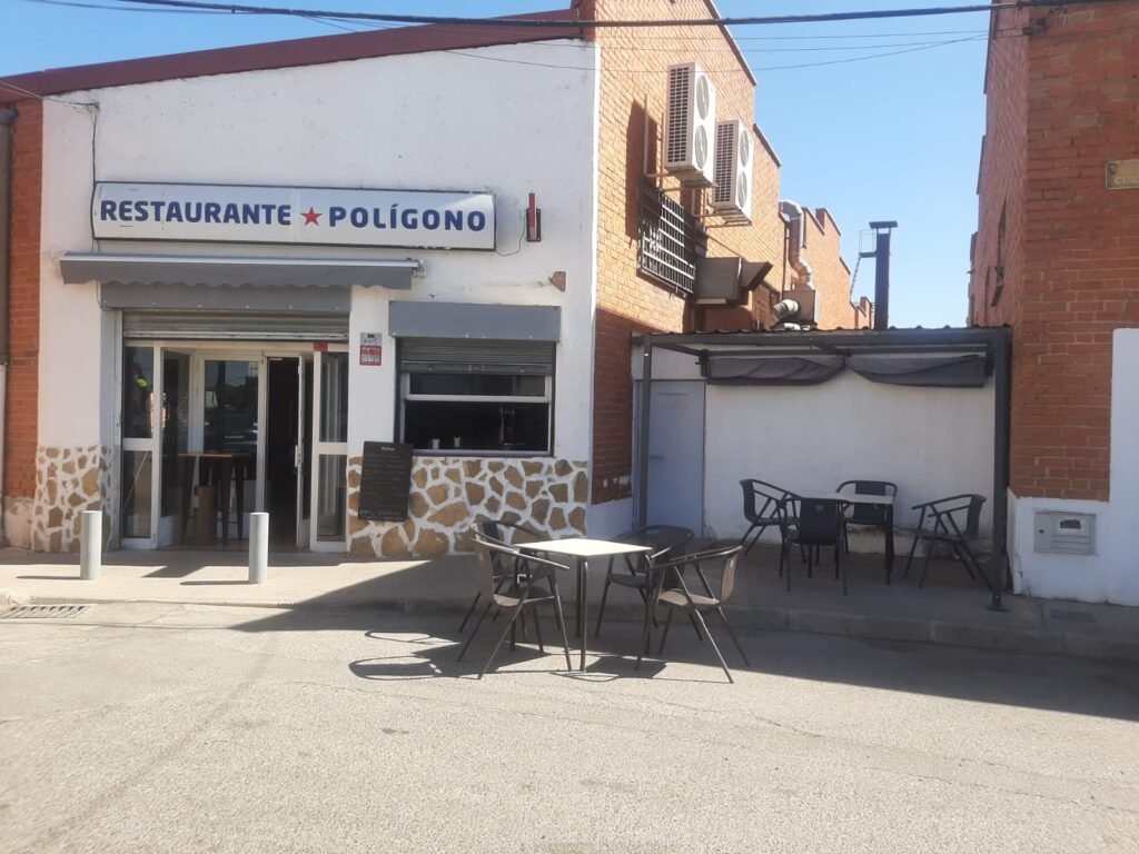 Contacta restaurante y cafetería La Estrella en Valdonaire
